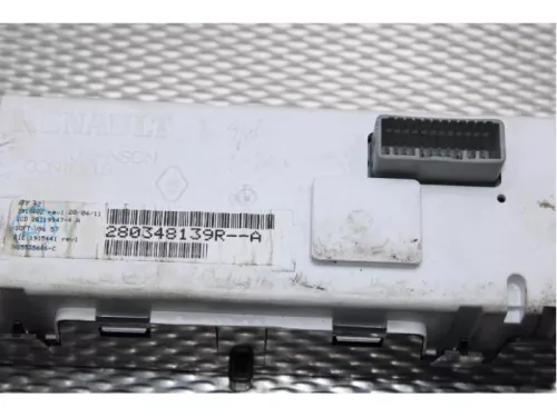 Display Interieur-7612032 (13561906)
