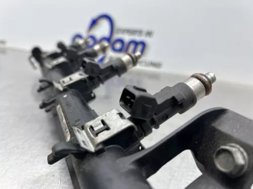 Injector (benzine injectie)-8213510 (21984443)