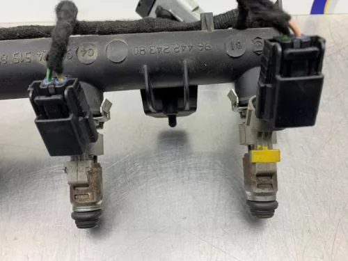Injector (benzine injectie)-8249304 (21485393)