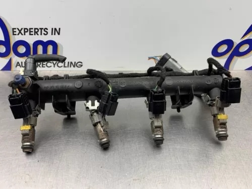 Injector (benzine injectie)-8249304 (21485393)